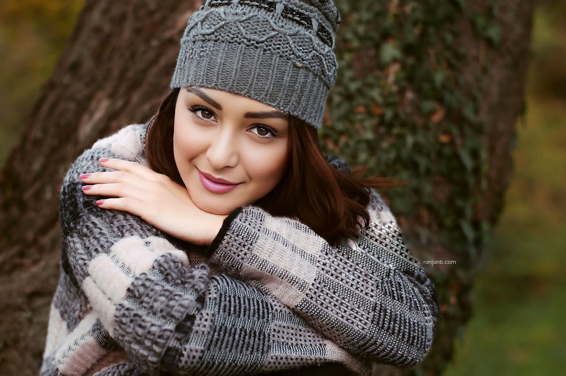 Fashion Portrait of Praniya Paul | Makeup by Nanda Majumdar | Shot by Ranjan Bhattacharya Portrait of Praniya Paul in a winter outfit, photographed by Ranjan Bhattacharya, with makeup by Nanda Majumdar.