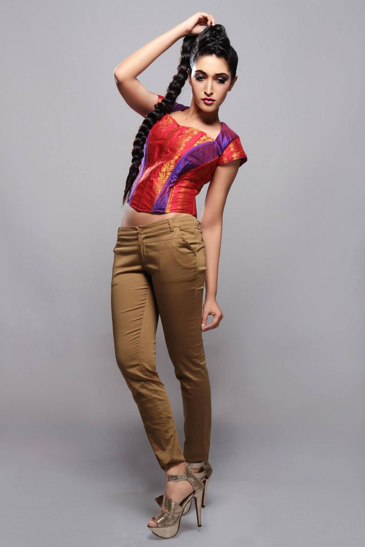 Stylish advertising photography featuring Mumbai model Madhura Dasgupta for Utsav Fashion.