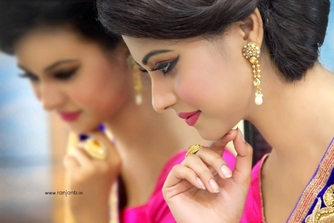 Ayesha Anuksha Ghosh – Traditional Close-Up Portfolio Shot Model Ayesha Anuksha Ghosh in an elegant traditional close-up portrait photographed for her professional model portfolio in Kolkata.