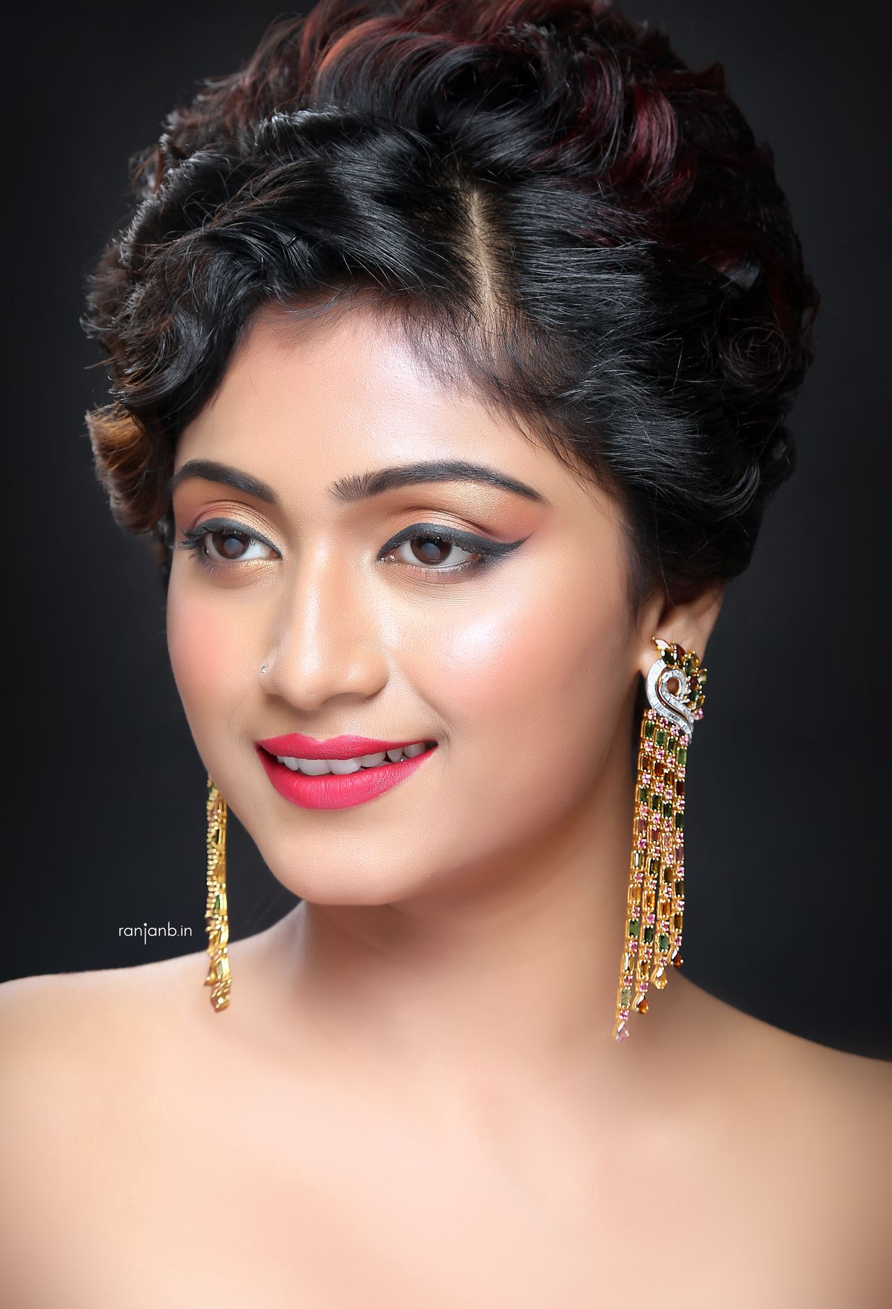 A gold jewelry shoot for a leading brand in Kolkata with Sanjukta, expertly photographed by Ranjan Bhattacharya.